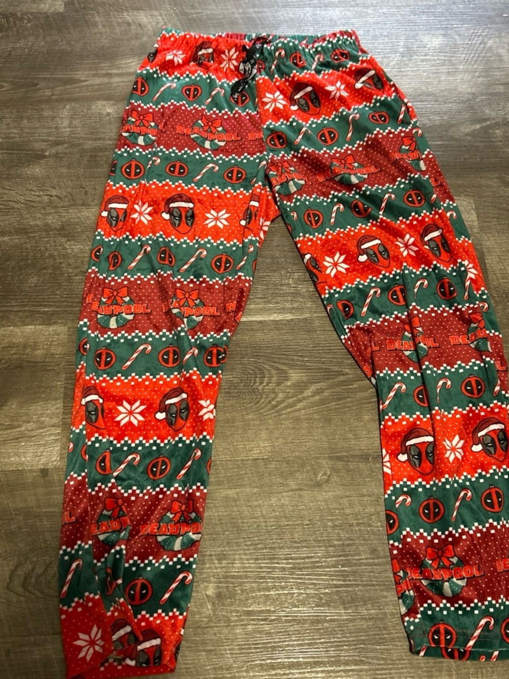 Aeropostale Marvel Deadpool Sleepwear Pants in Red & Green
